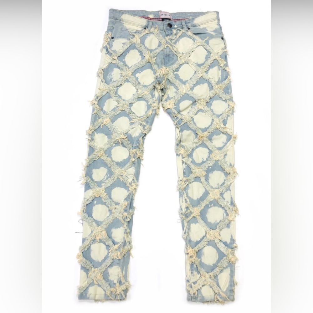 Arketype Cross Road, Frayed, Bleached, Slim Jean

Style# P506

Color: Lt. Tint